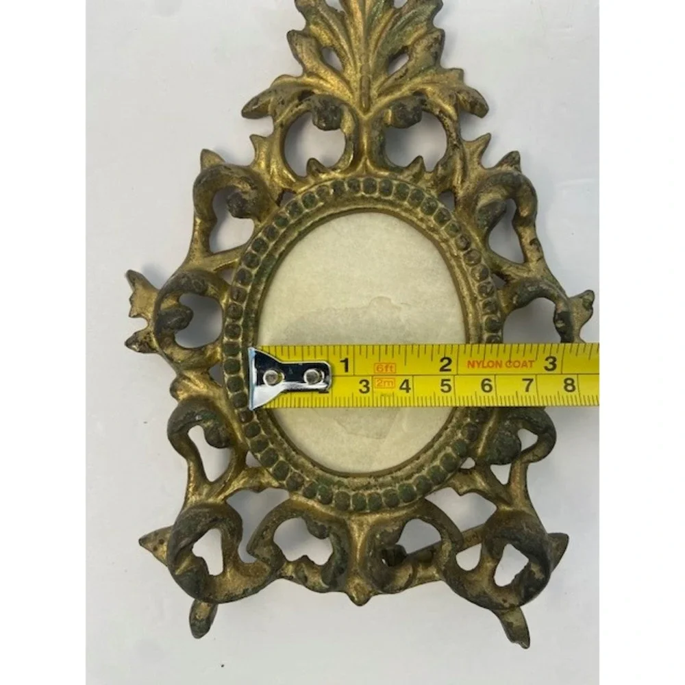 Vintage Ornate Brass Picture Frame Oval Ornate Rococo Scroll Tabletop Hong Kong